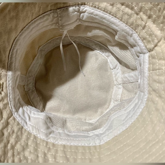 Do Everything‎ In Love Ivory Solid Adjustable String Bucket Hat EUC - Picture 5 of 5